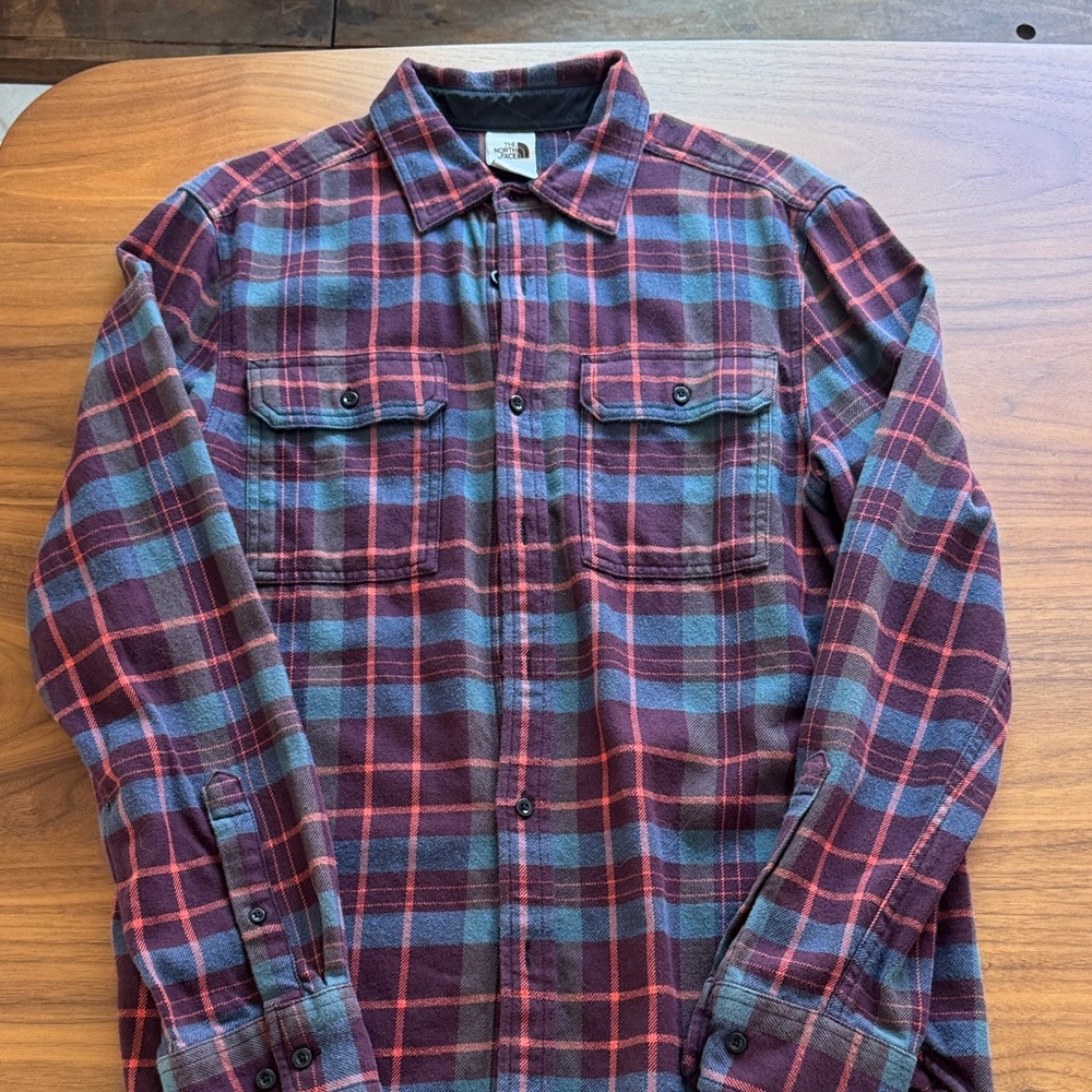 Men’s the north face flannel - medium